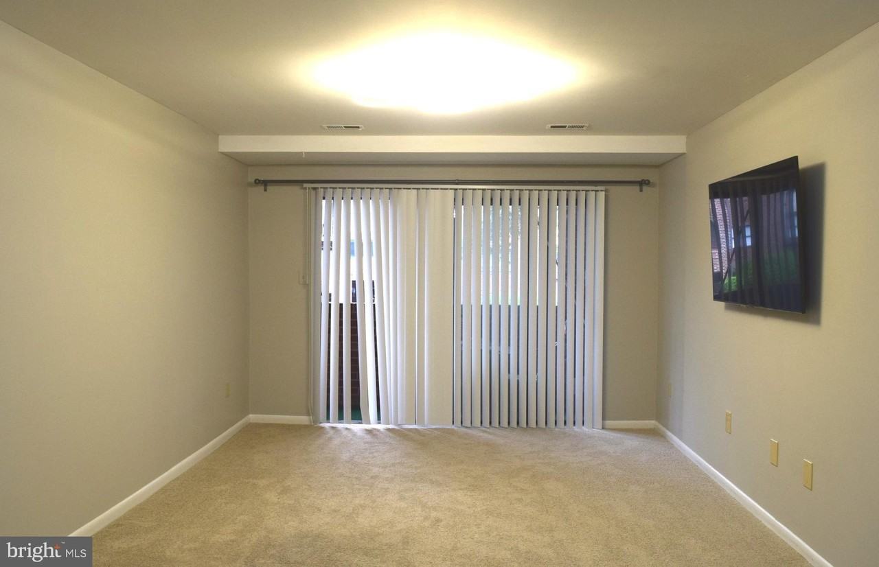 19 Juliet Ln Apt 201 #201 - Photo 2 of 10