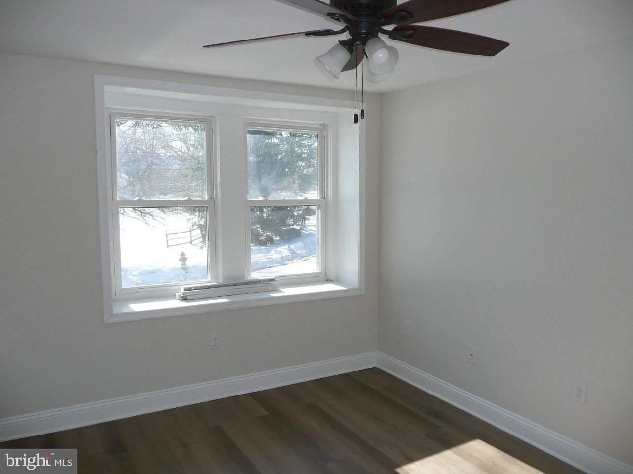 536 Easton Rd Apt 2 #2 - Photo 2 of 13