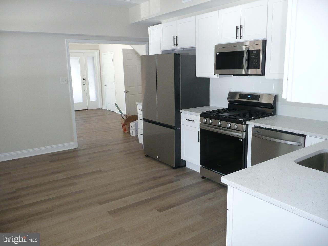 536 Easton Rd Apt 2 #2 - Photo 4 of 13