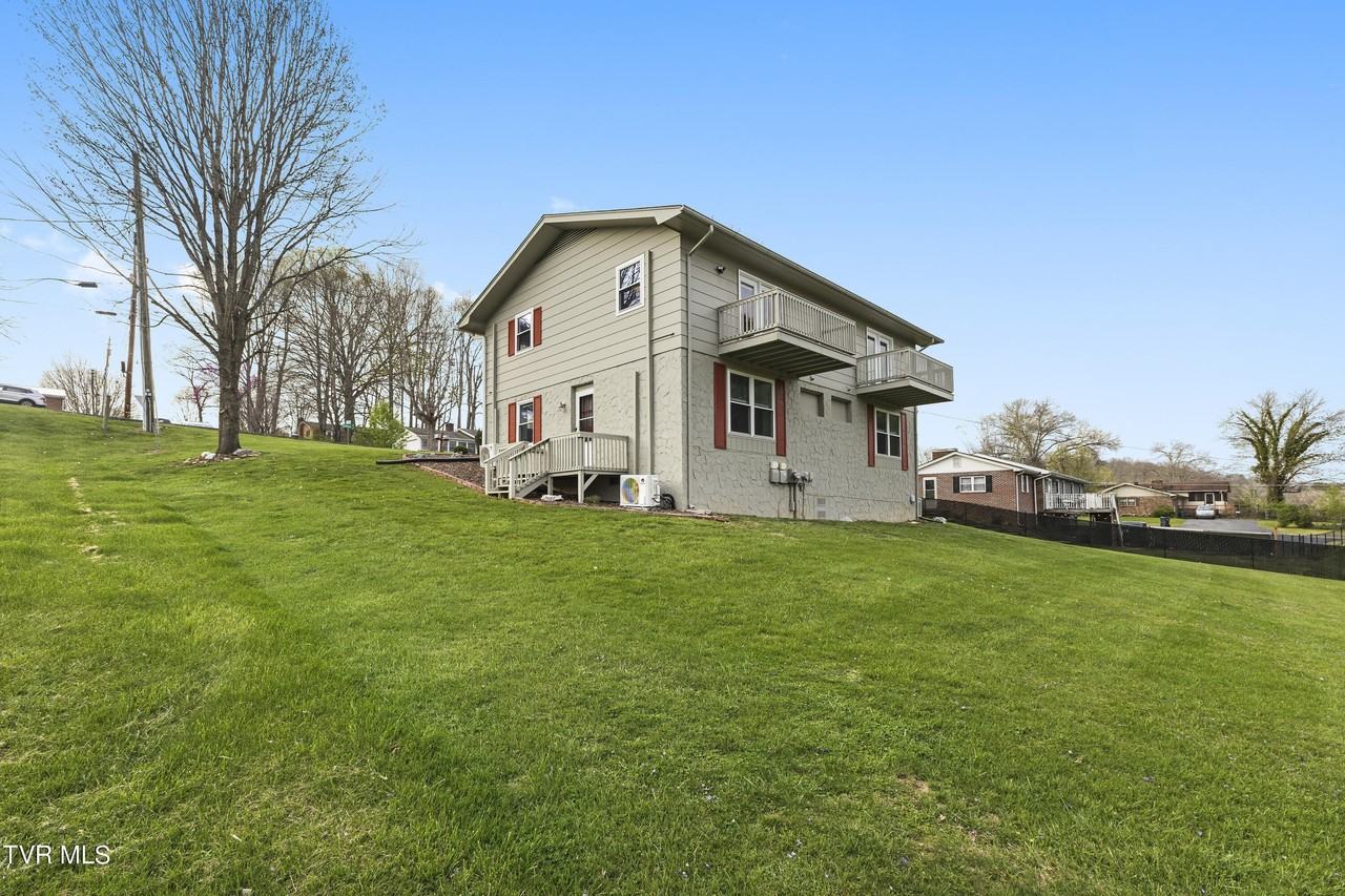 208 Redstone Dr - Photo 7 of 29