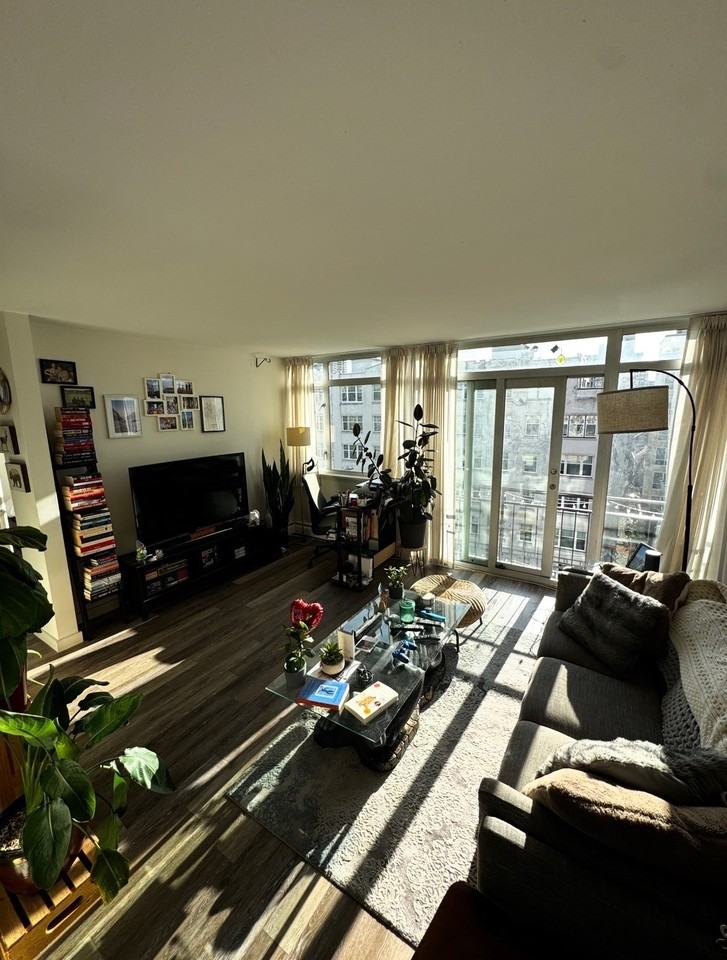 1914 Robson Street - Photo 2 of 7