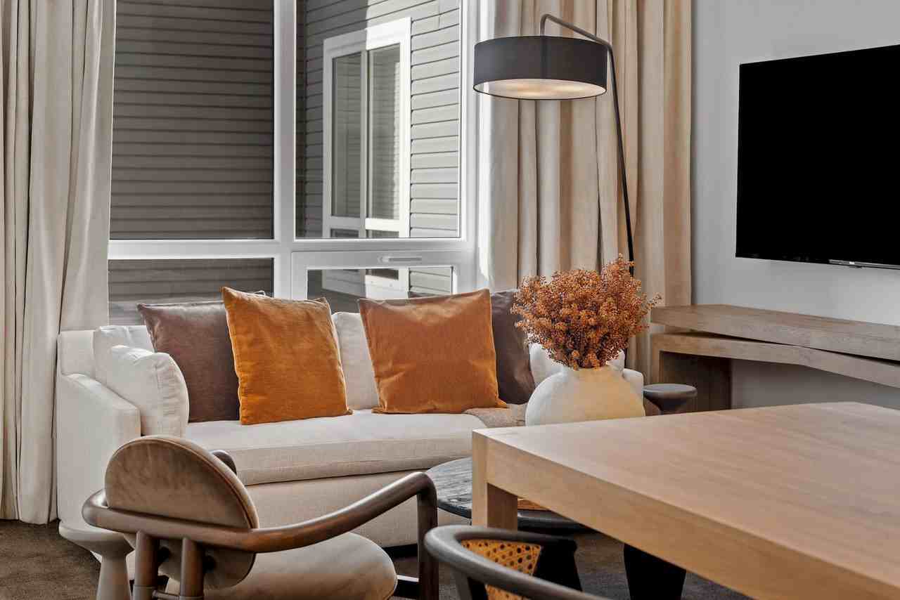 484 2nd St #1380130P - Photo 5 of 48