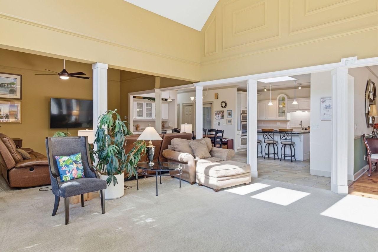 36 Gloucester Rd #1387176P - Photo 5 of 50