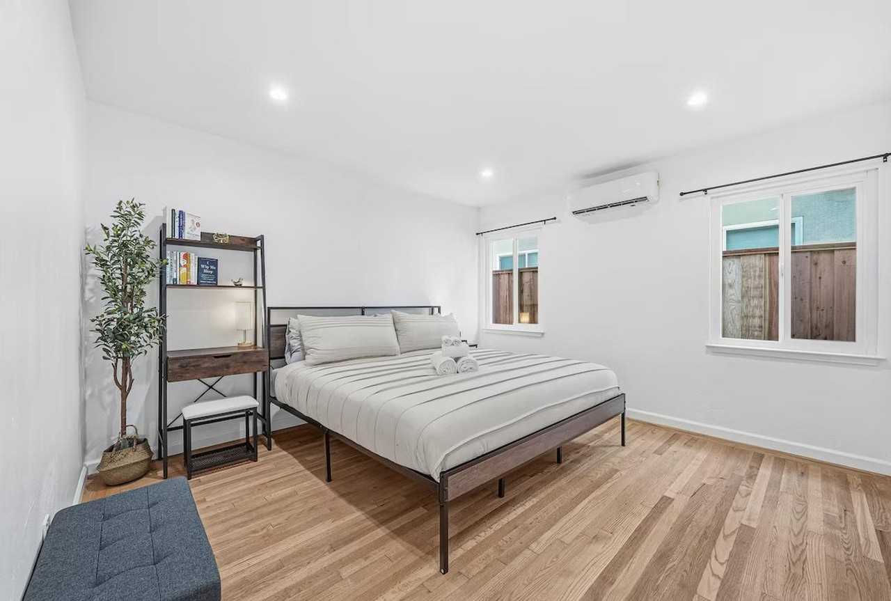 422 Morse Ave #1460104P - Photo 3 of 32