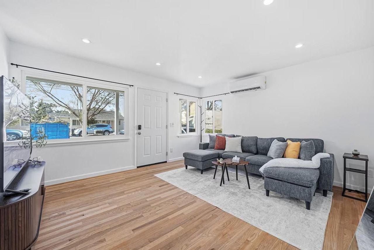 422 Morse Ave #1460104P - Photo 7 of 32