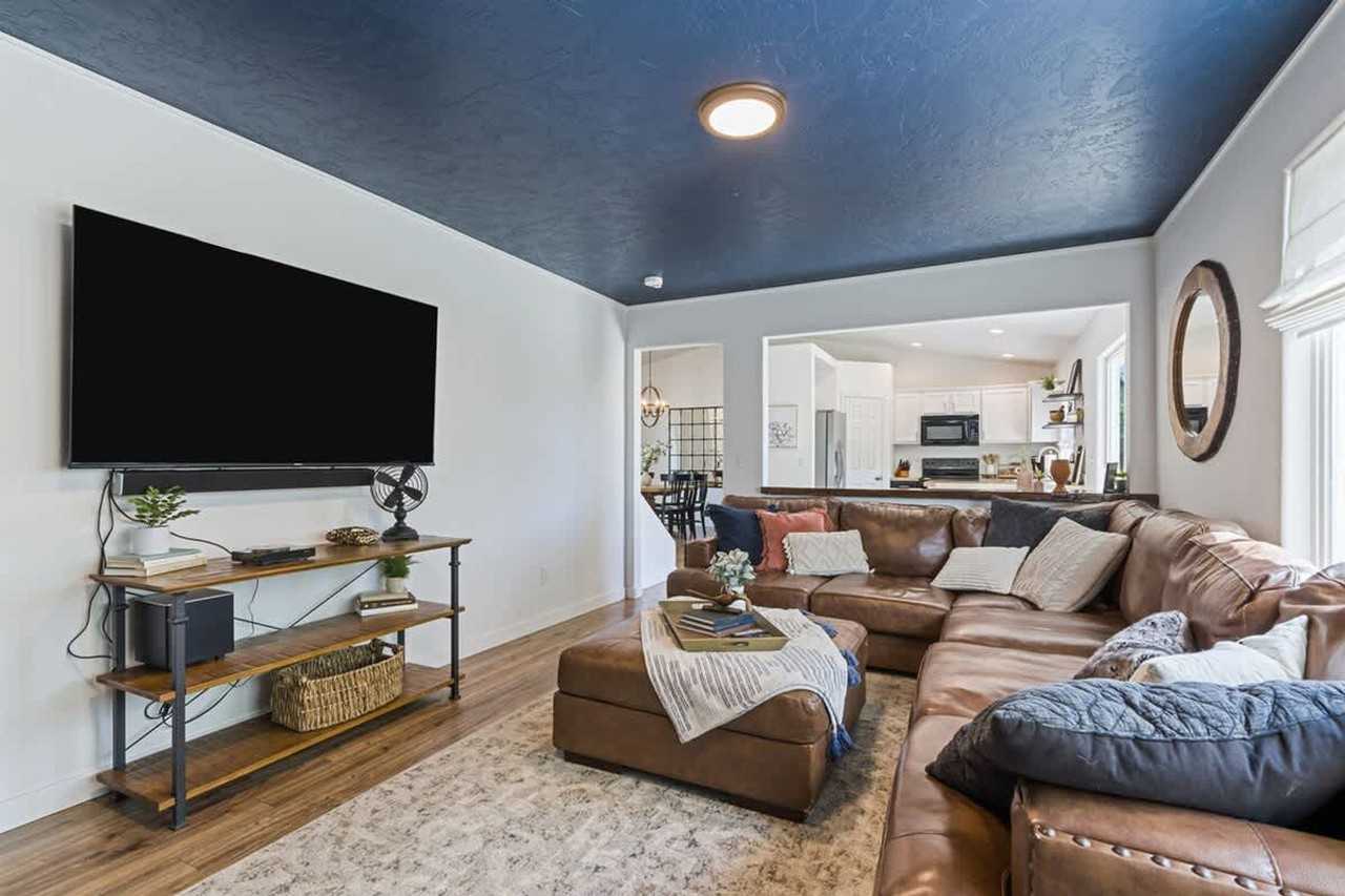 19701 Cumberland Way #1460909P - Photo 4 of 36