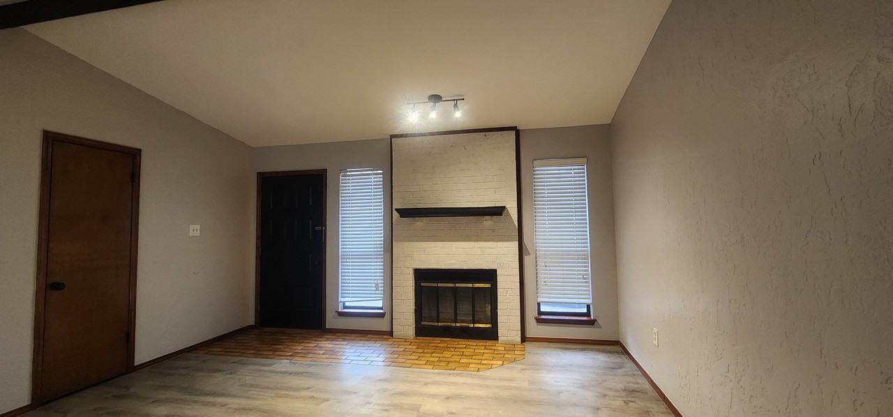 907 Northeast Tortoise Drive #1 - Photo 2 of 23