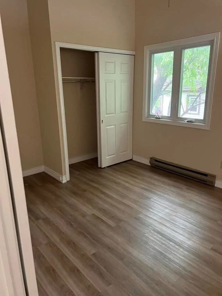 359 Blake Street - Photo 7 of 8