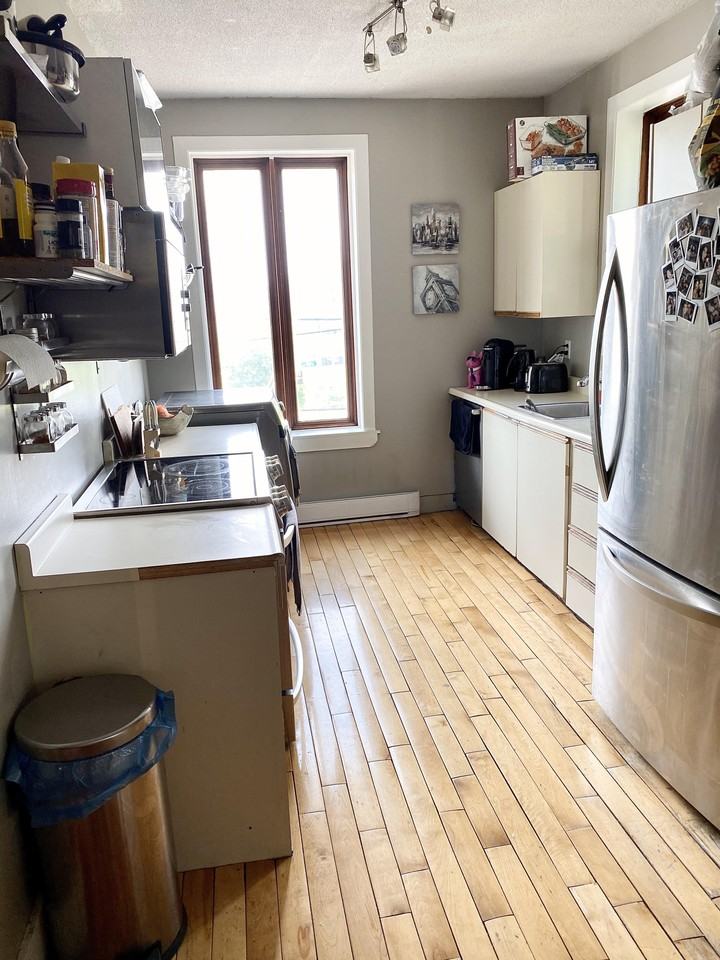 684 Albert Street - Photo 5 of 22