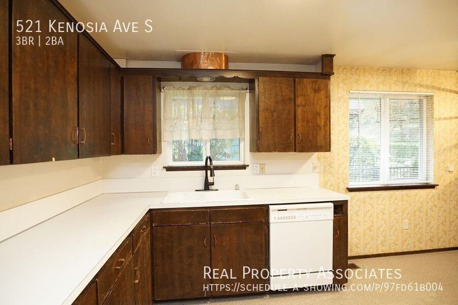 521 Kenosia Ave S - Photo 3 of 24