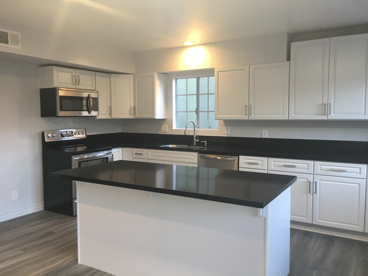 3462 Floyd Terrace #1/2 - Photo 7 of 17