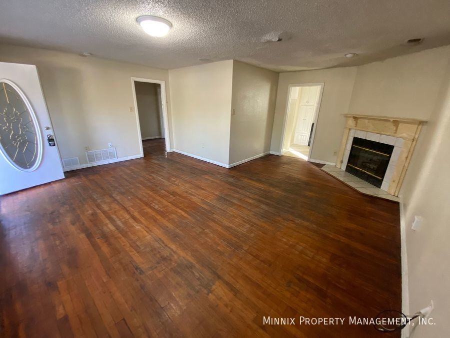 3007 32nd St - Photo 4 of 10