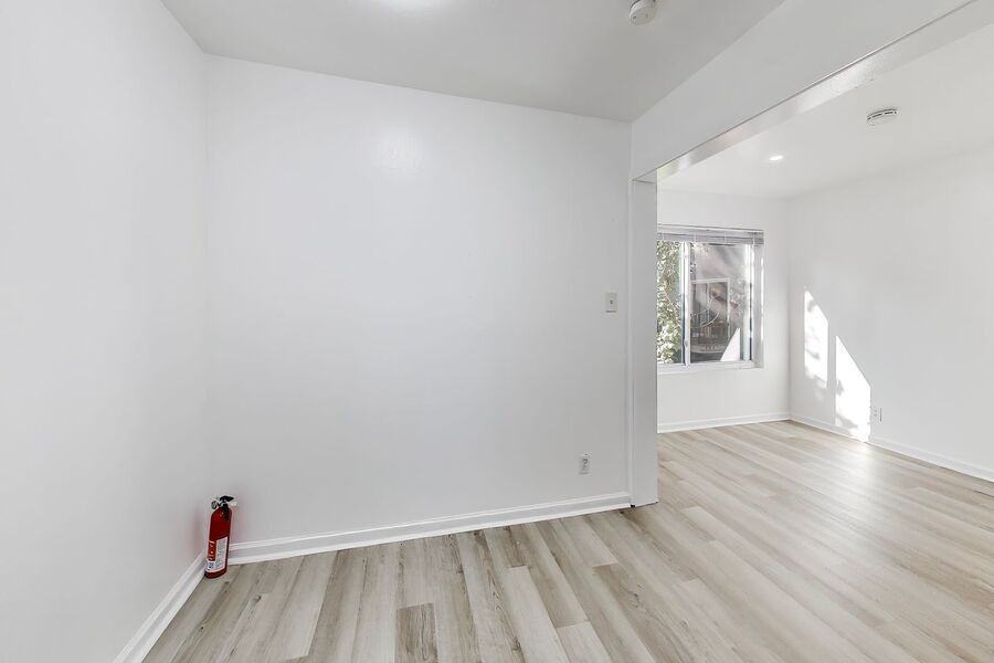 17 Devonshire Blvd #07 - Photo 3 of 23