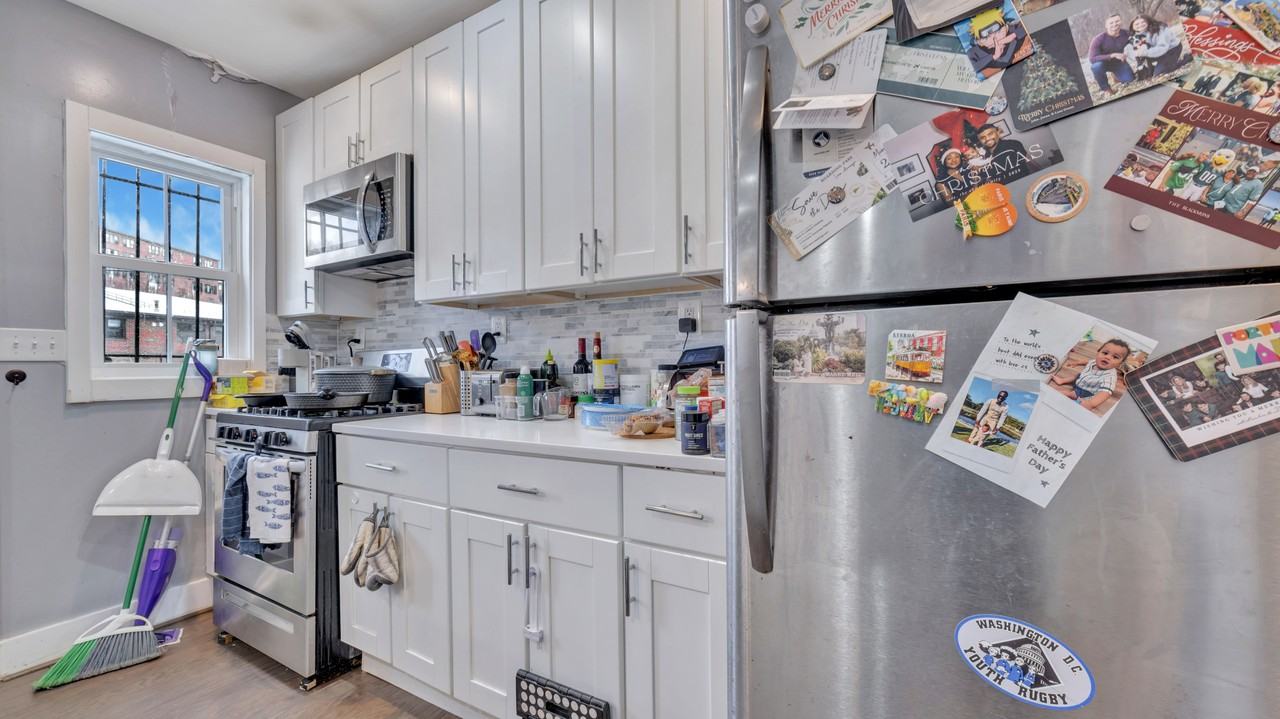 264 Division Ave Ne - Photo 5 of 16