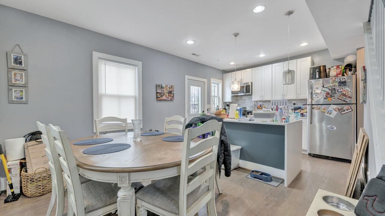 264 Division Ave Ne - Photo 3 of 16