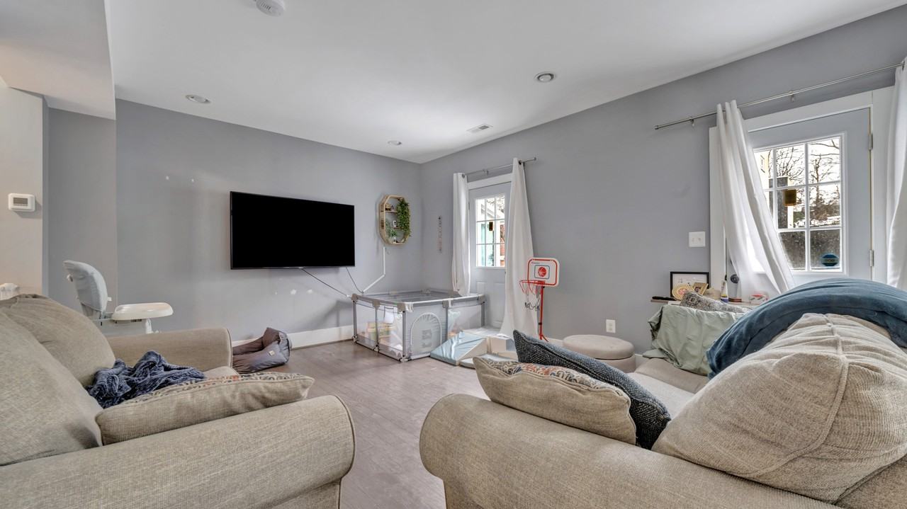 264 Division Ave Ne - Photo 2 of 16