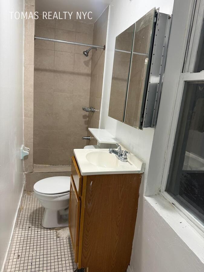 226 Willis Ave - Photo 2 of 4