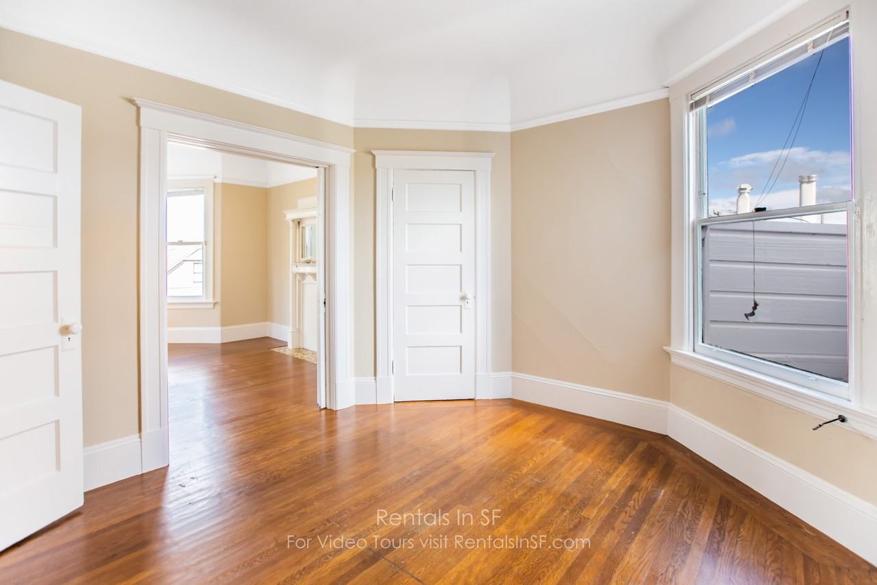 3915 22nd St - Photo 3 of 10