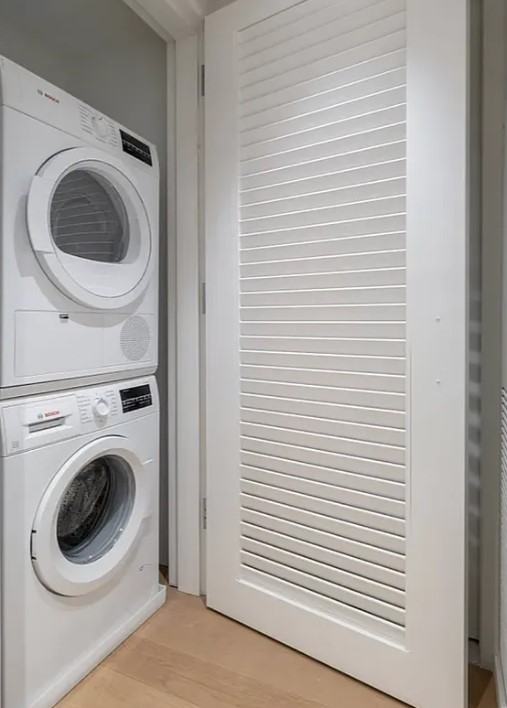 685 East 39th St. #4R - Photo 4 of 15