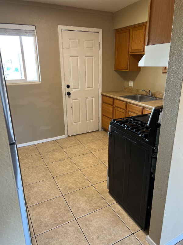 820 E Purdue Ave #D - Photo 4 of 9