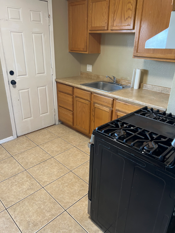 820 E Purdue Ave #D - Photo 5 of 9