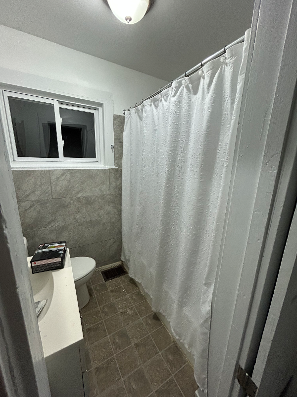 1146 Franklin St #1 - Photo 6 of 9