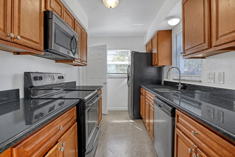 4430 Barnesdale Dr - Photo 4 of 14