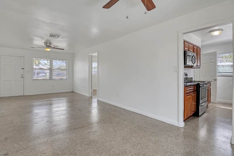 4430 Barnesdale Dr - Photo 7 of 14