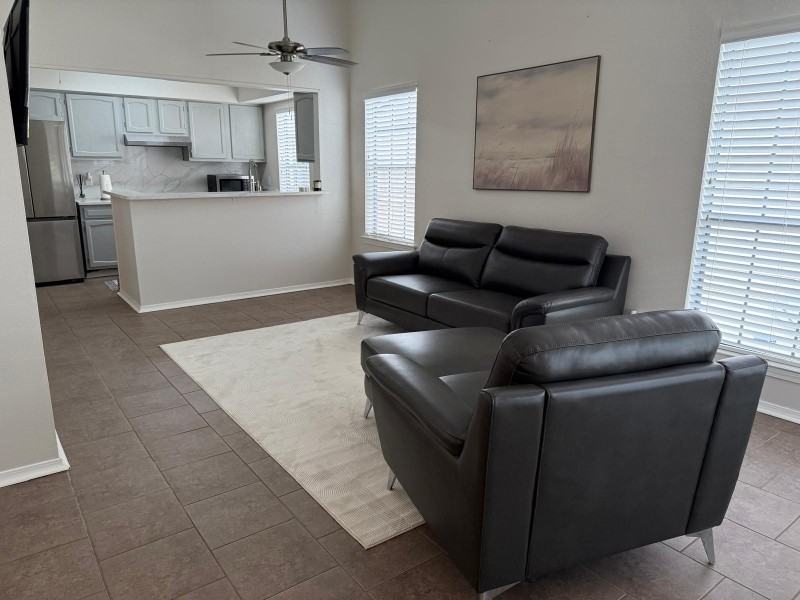 2932 Manhattan Blvd - Photo 2 of 11