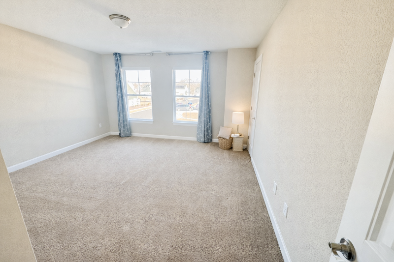 1300 Parkdale St - Photo 4 of 20