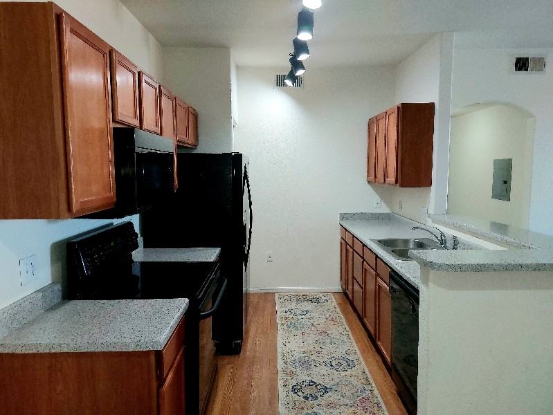 10733 Smile Rd - Photo 5 of 25