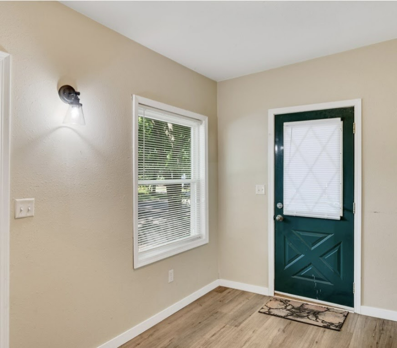 1128 6th St S #A - Photo 6 of 9