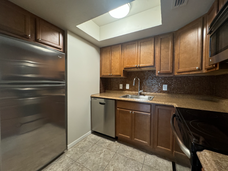 637 E Harwood St #1 - Photo 2 of 8