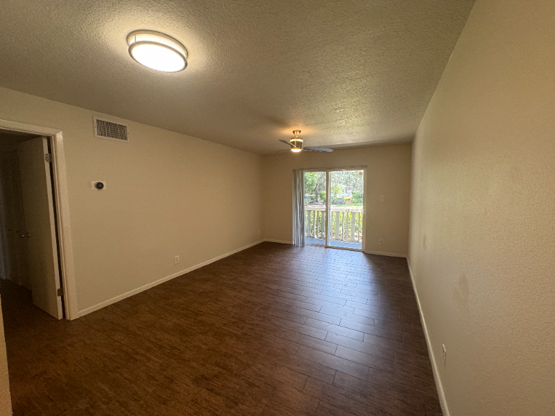 637 E Harwood St #1 - Photo 3 of 8