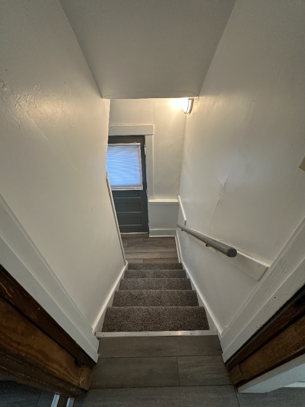 939 Pershing Ave - Photo 6 of 14