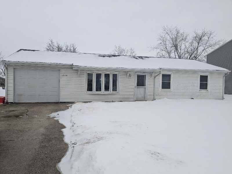 1328 Colonial Ln - Photo 2 of 4