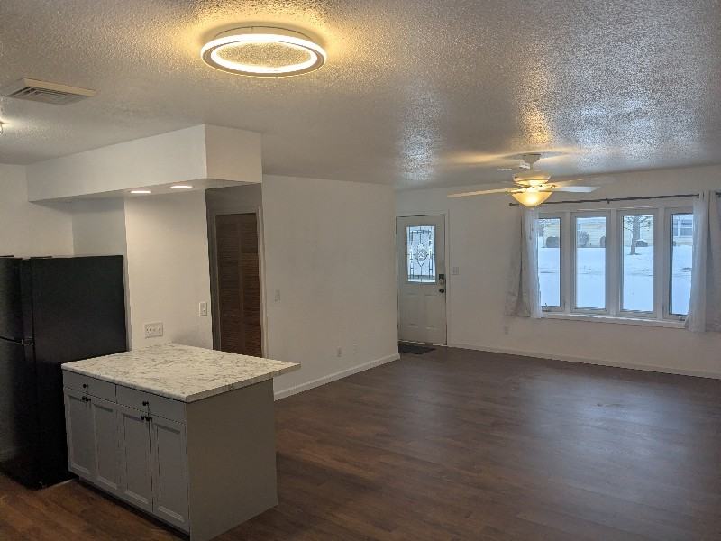 1328 Colonial Ln - Photo 3 of 4