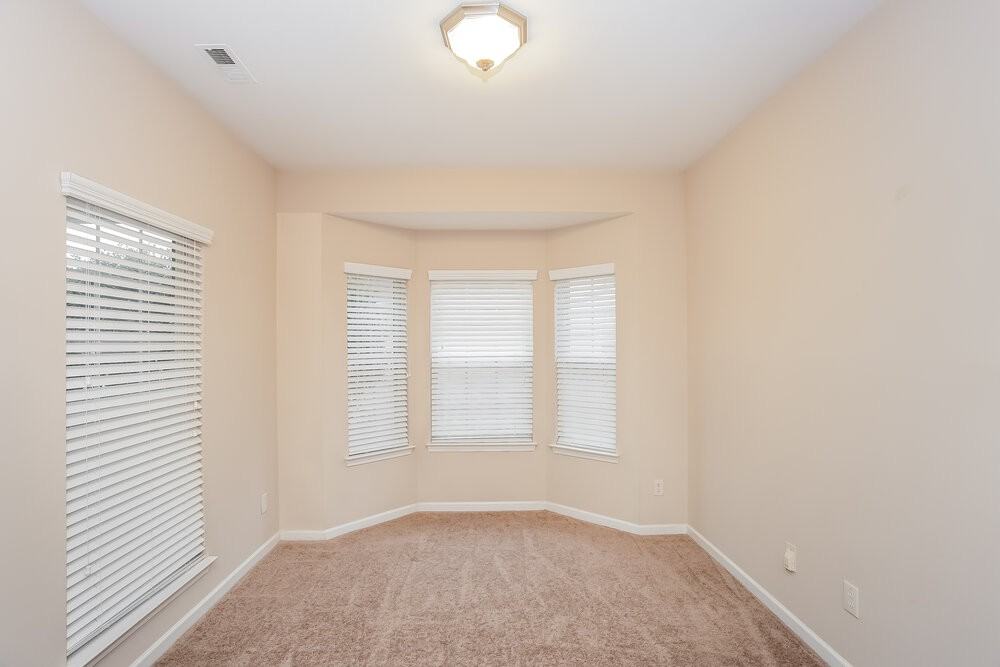 6625 Courtland St - Photo 5 of 15