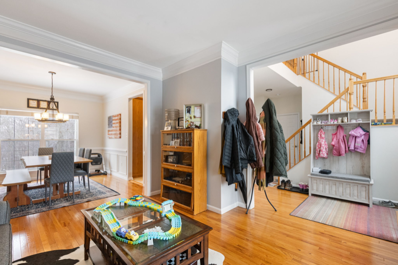 2953 Medford Dr - Photo 2 of 20