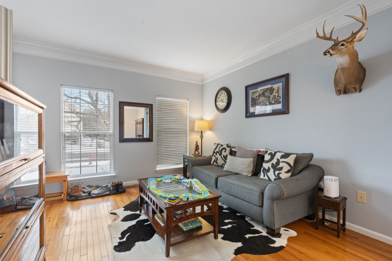 2953 Medford Dr - Photo 4 of 20