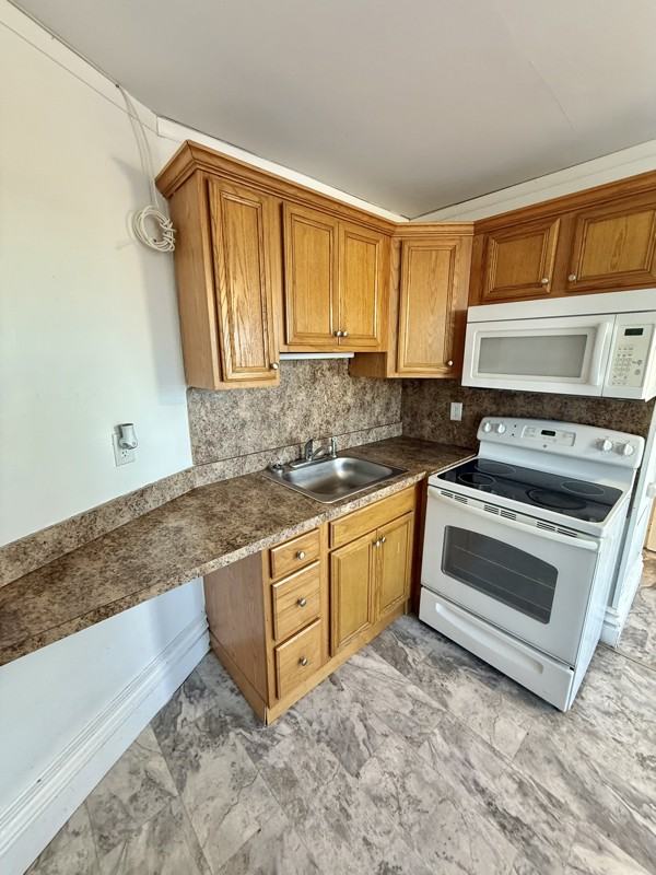 242 Saratoga St #9 - Photo 6 of 8