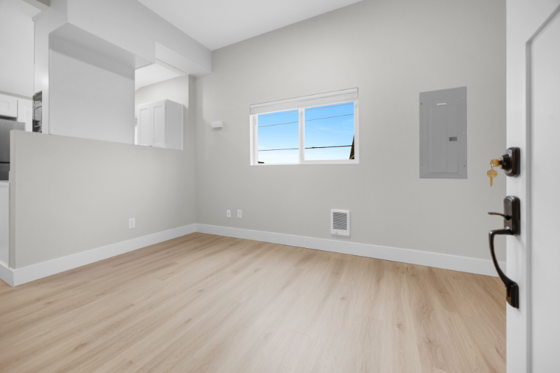 1412 23rd St #4 - Photo 3 of 16