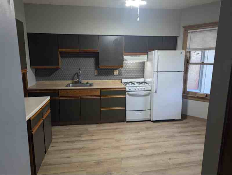 410 Tyson Pl - Photo 4 of 9