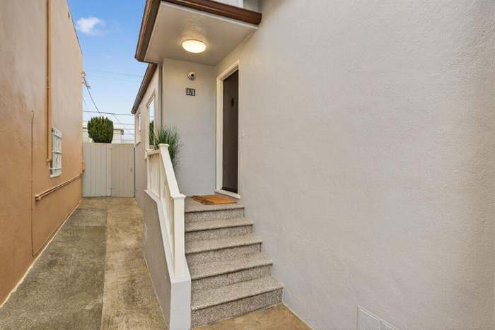 876 N Mayfair Ave - Photo 3 of 20