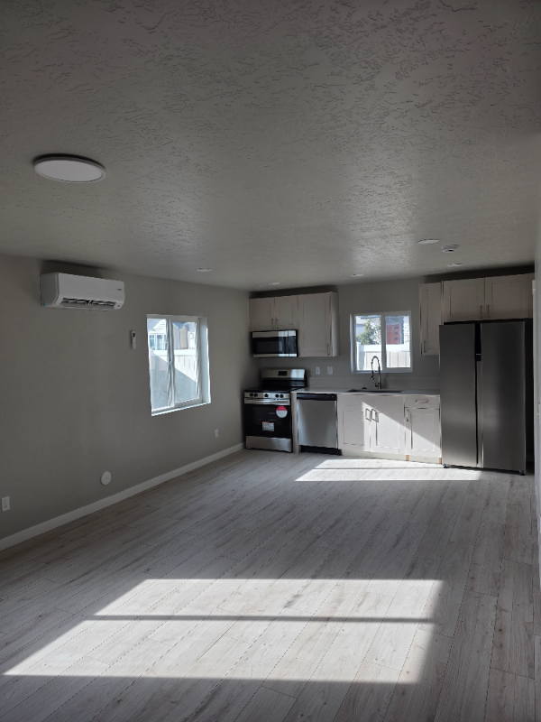 6735 W Saxton Ave - Photo 2 of 8