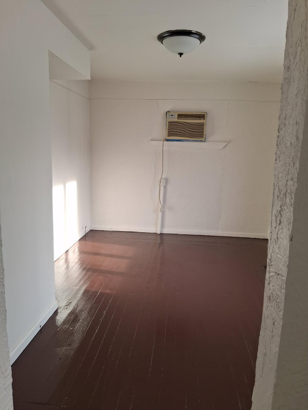 1710 12th St - Photo 2 of 10