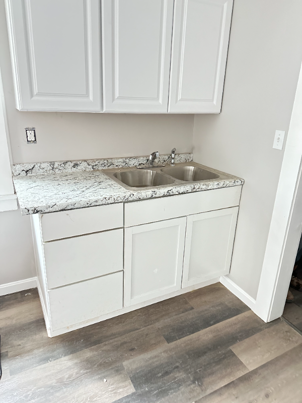 1243 E 61st St - Photo 6 of 7