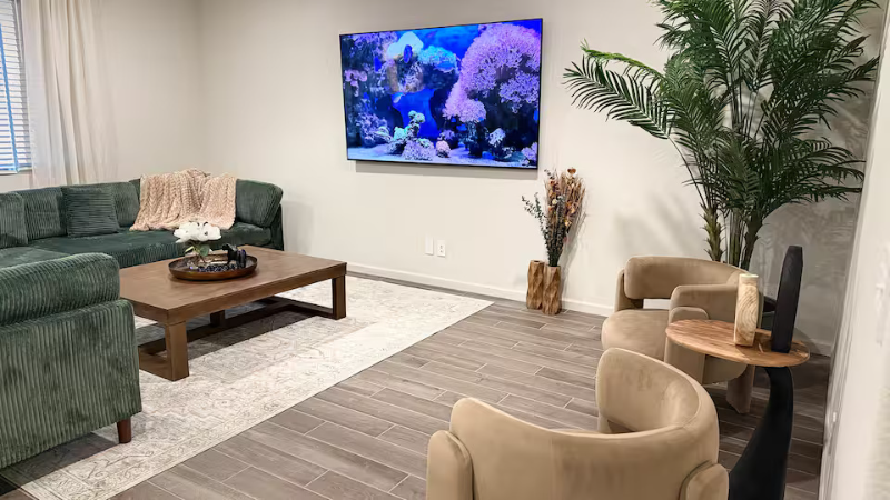 2925 Fairbanks St - Photo 2 of 20