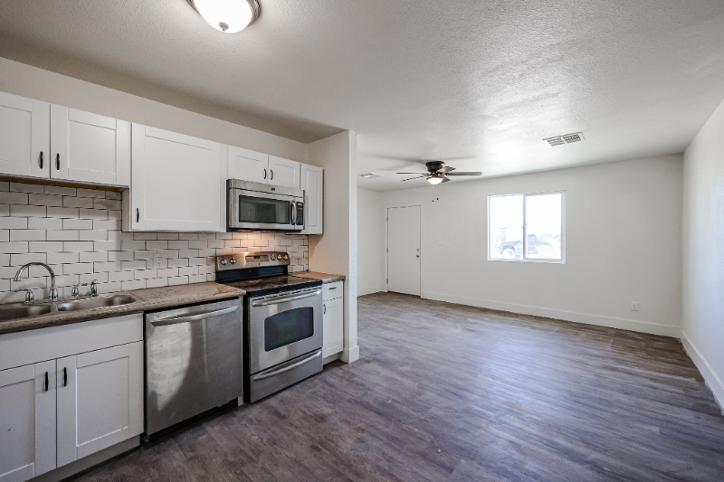 4446 S 36th Ave - Photo 4 of 12