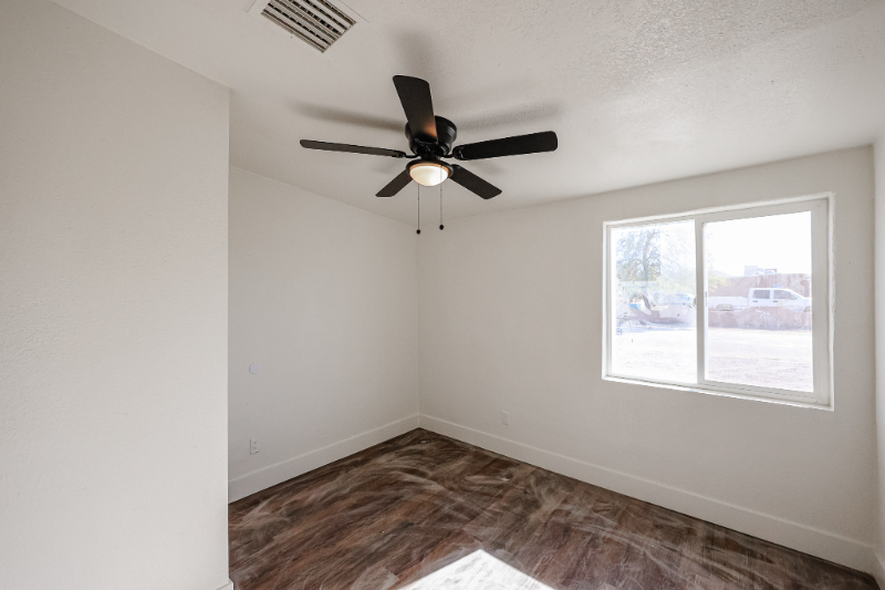 4446 S 36th Ave - Photo 5 of 12